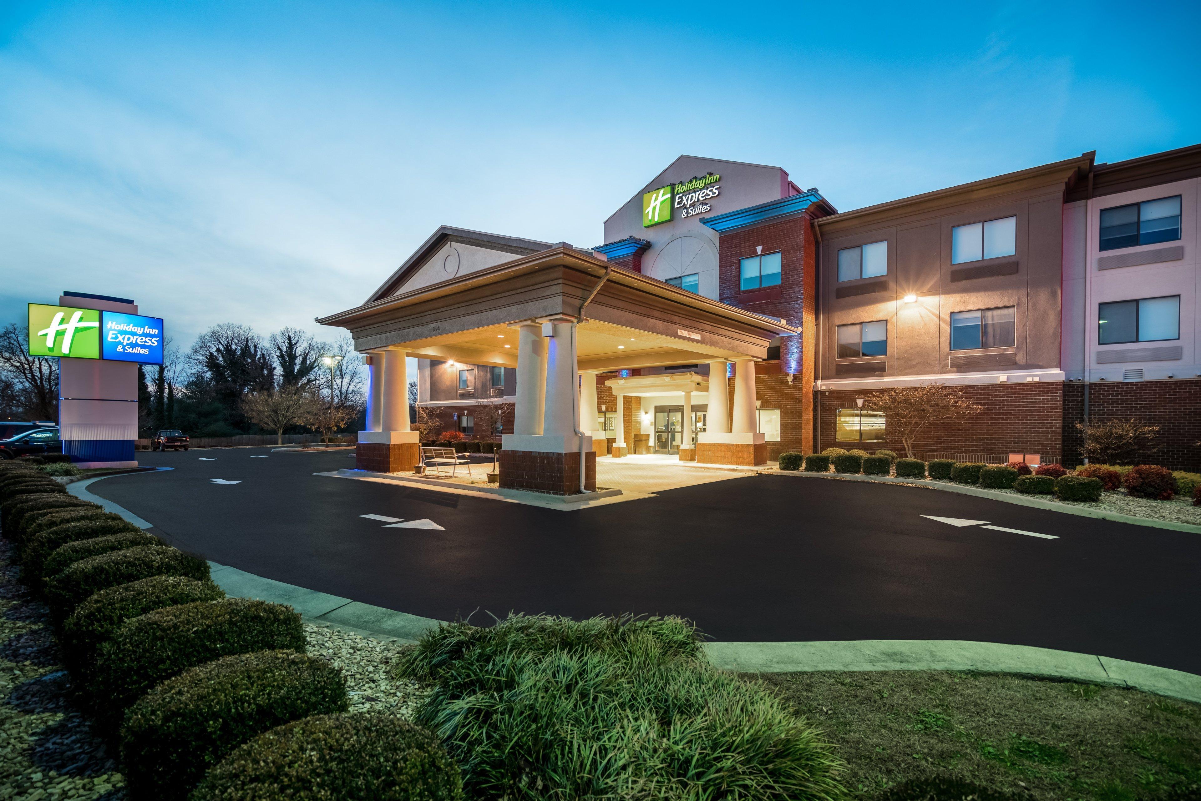 Holiday Inn Express & Suites Rocky Mount Smith Mountain Lake By Ihg Extérieur photo