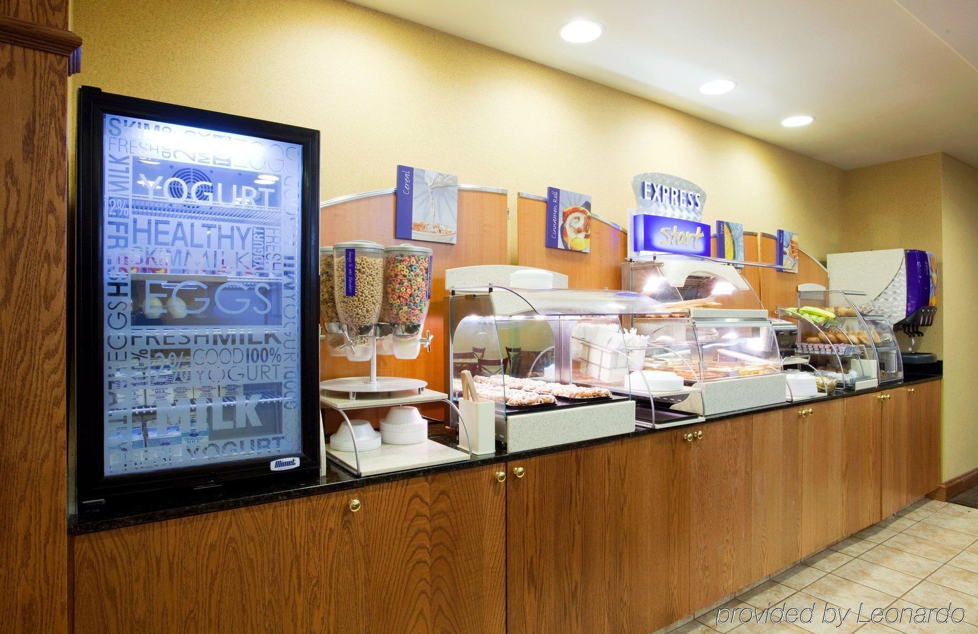 Holiday Inn Express & Suites Rocky Mount Smith Mountain Lake By Ihg Restaurant photo