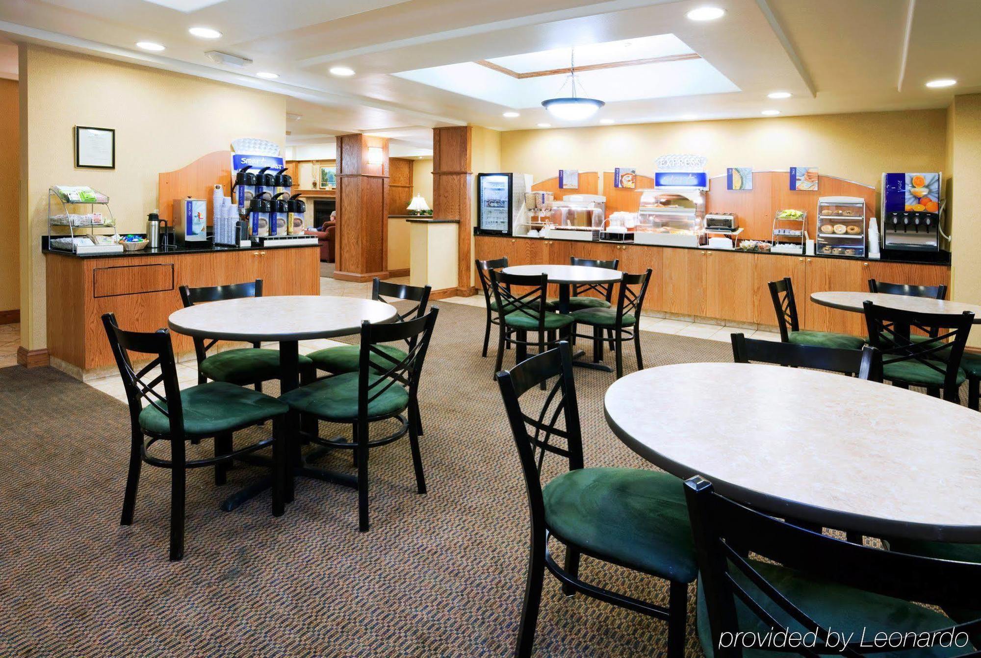 Holiday Inn Express & Suites Rocky Mount Smith Mountain Lake By Ihg Restaurant photo