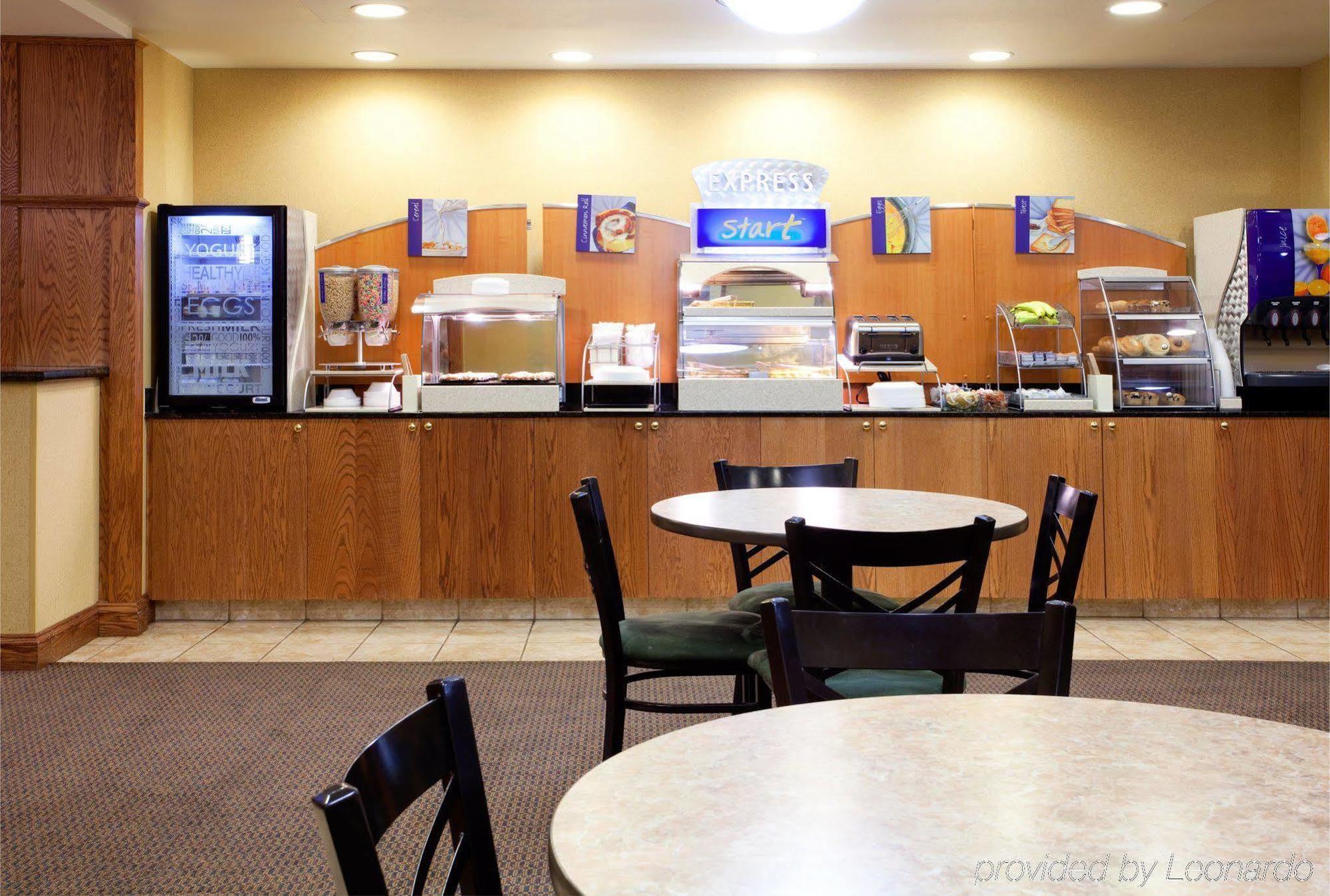Holiday Inn Express & Suites Rocky Mount Smith Mountain Lake By Ihg Restaurant photo