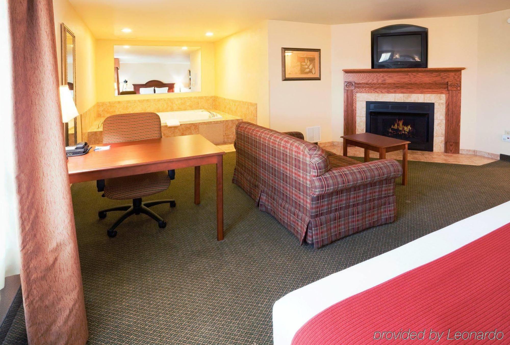 Holiday Inn Express & Suites Rocky Mount Smith Mountain Lake By Ihg Extérieur photo