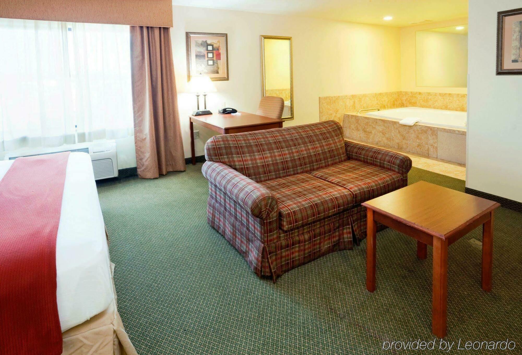 Holiday Inn Express & Suites Rocky Mount Smith Mountain Lake By Ihg Extérieur photo